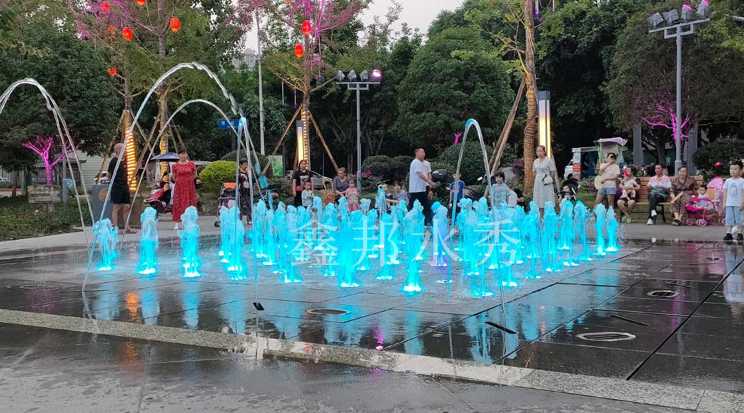 方形旱式喷泉，打造炎炎夏日的清凉戏水乐园