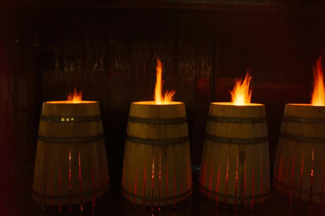 橡木桶的使用起源（橡木酒桶是与酿酒相关的标志性的器具之一）