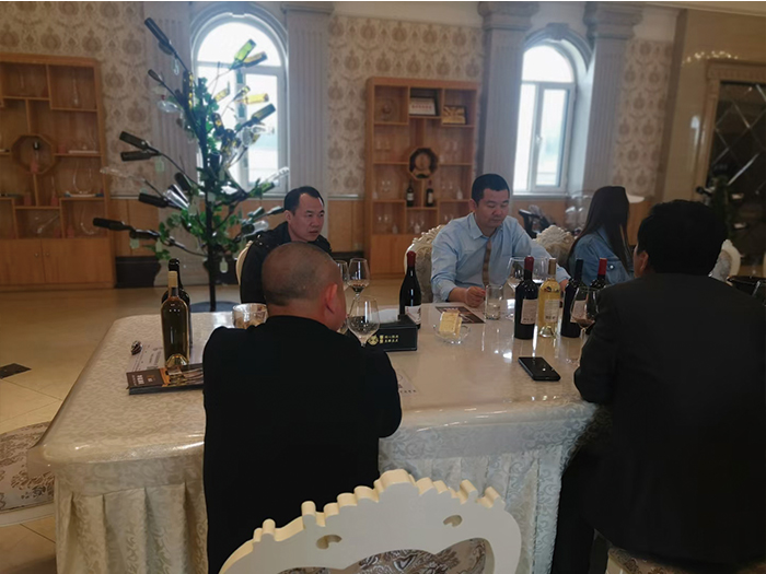 五一假期，各地客户来到华昊酒庄考察体验