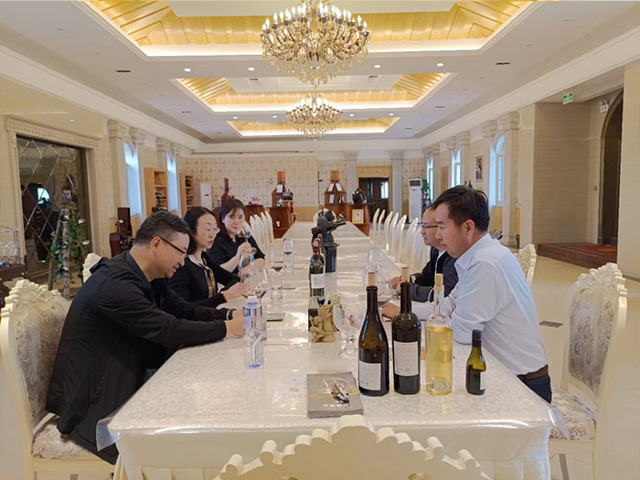 西安和北京的客户先后到访华昊酒庄参观品鉴