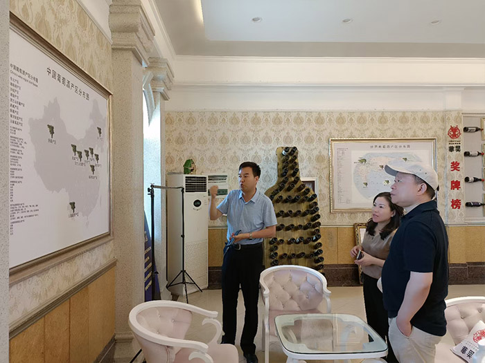 上海北连生物科技有限公司董事长王晋源一行9人来到#华昊酒庄 进行实地考察