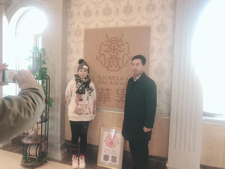 **早上，广州客户杨总慕名来到#华昊酒庄 参观考察、交流学习。