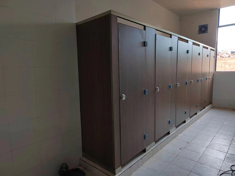 四川學校衛生間隔斷與普通衛生間隔斷裝修特點不同