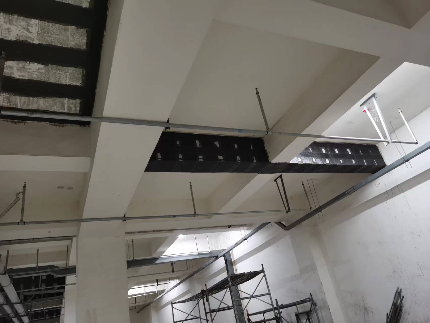 四川碳纤维加固的特点优势：施工简便与高耐久性