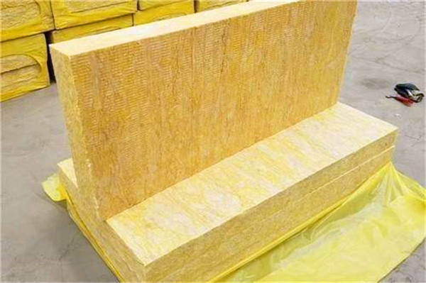 岩棉板在保温材料行业备受宠爱，关于岩棉保温材料的绿色生产与应用