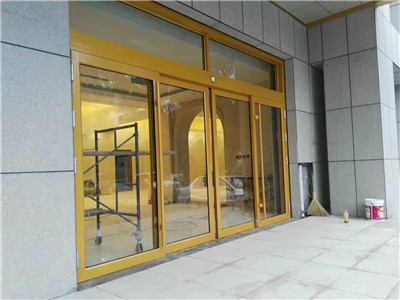 巨戈建材告訴您什么是肯德基門？