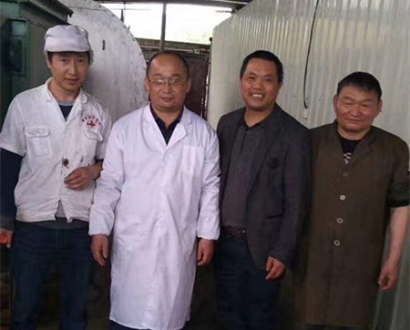 重慶牧哥食品廠設備進行導熱油爐清洗