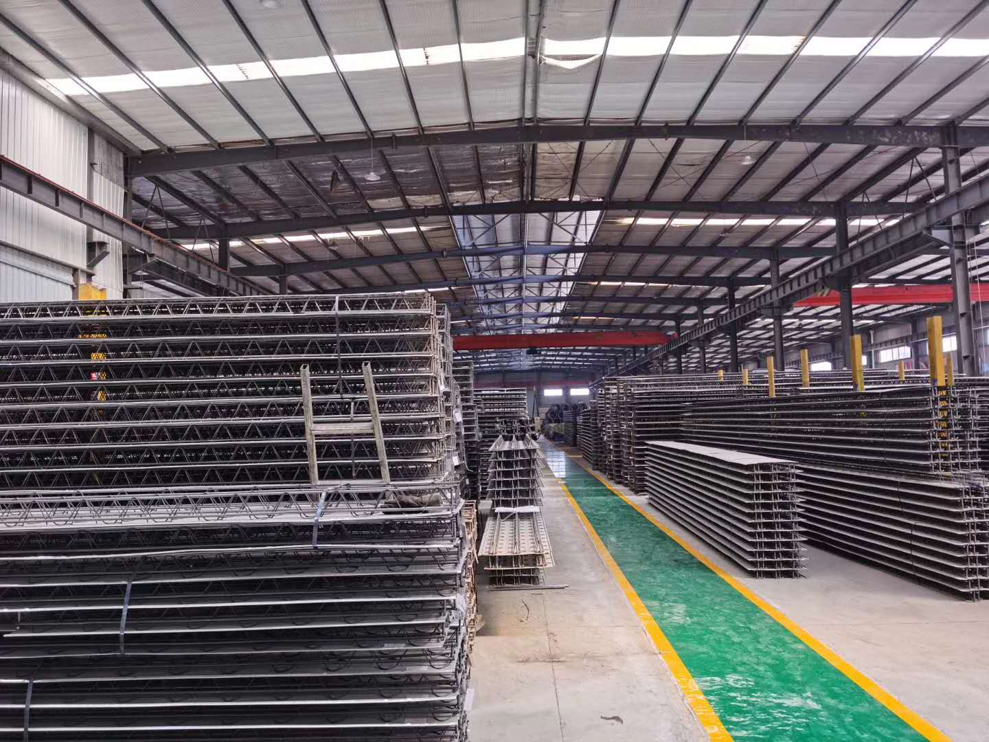 成都宏誠彩鋼給大家介紹鋼筋桁架樓承板系統組成；
