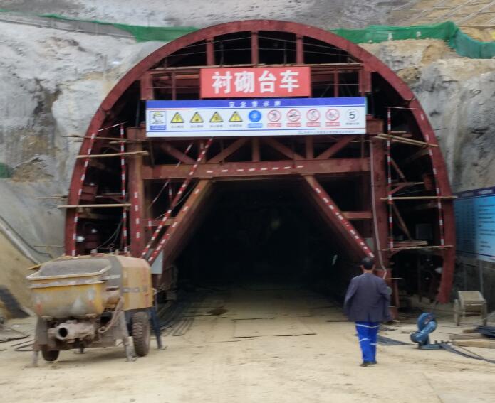 中鐵十八局玉磨鐵路雙線臺車