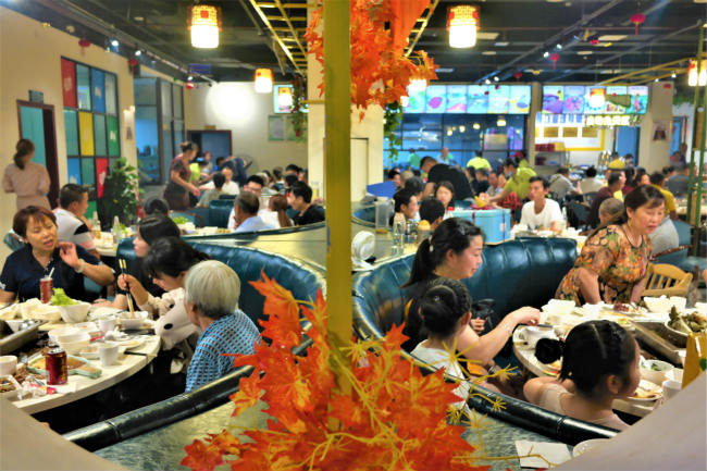 四川牛浪鸡餐饮管理有限公司的品牌汤锅店的加盟费收取标准，主要有这两个！