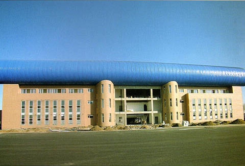 内蒙古第三建筑工程有限公司钢结构分公司与商贸学院体育馆合作呼市钢结构案例