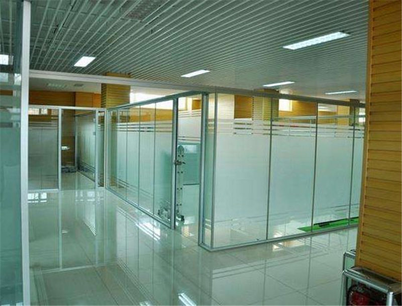 南阳办公隔断---单层玻璃隔断的优势是什么？