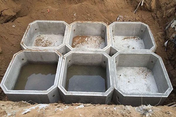 如何做好钢筋混凝土化粪池的清洁施工工作？