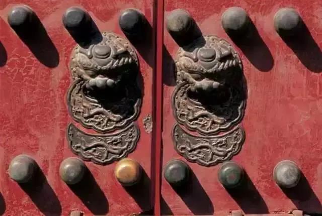 中国古建筑门上的奥秘|门槛,铺首,门环