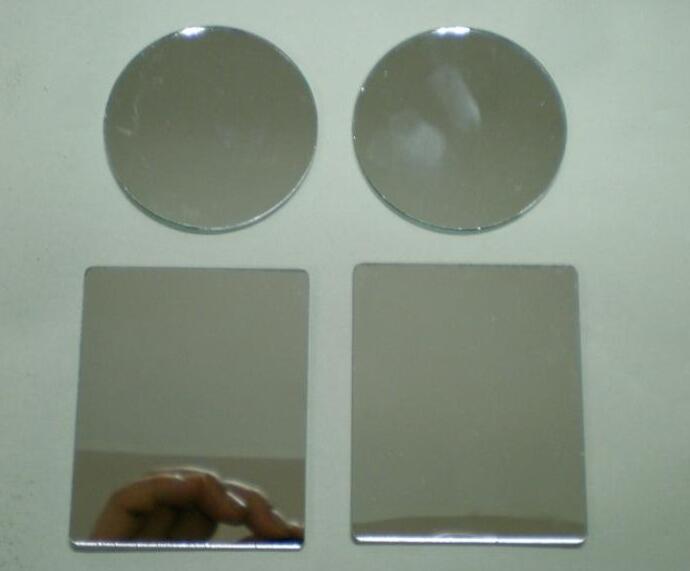 用成都亚克力制作的镜子与玻璃镜子的差异