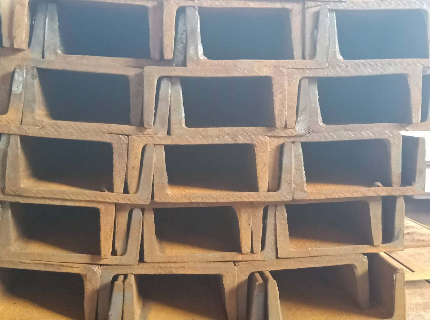 對于成都鍍鋅槽鋼的清洗以及保養方法，您了解多少？