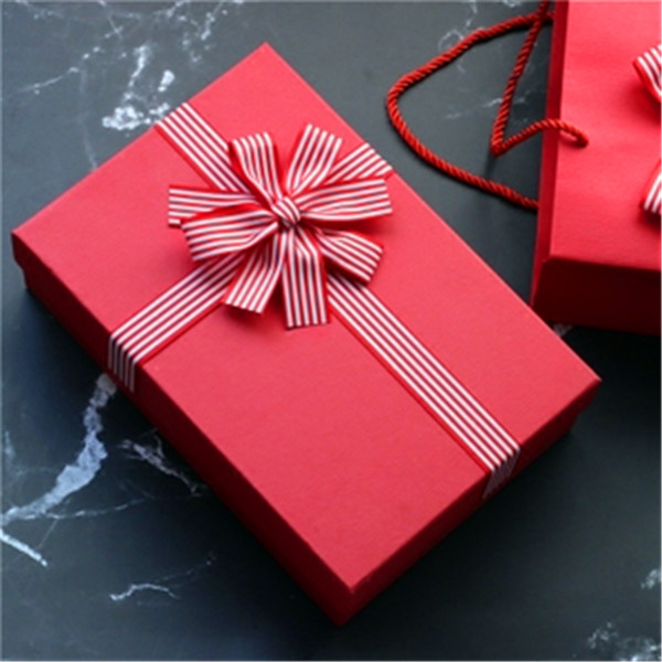 材质选用是体现礼盒产品档次的重要元素之一，礼品盒印刷材质的分析