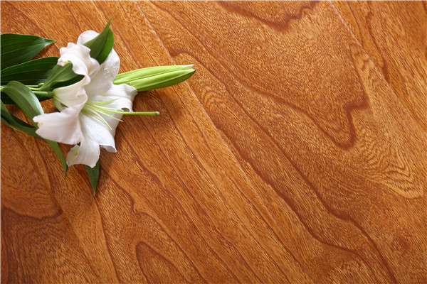 河南復合地板廠家哪家好和復合木地板夏季保養？