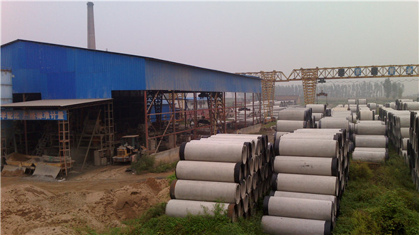 沣京管业有限公司客户提供承插口水泥管，以下为加工现场！
