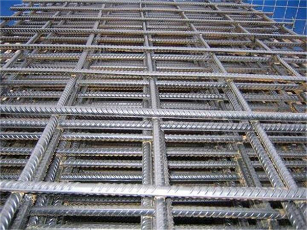 护栏网一般是如何安装立柱的？