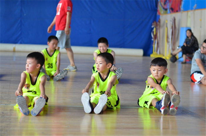幼儿篮球运动到底能给孩子带来什么?