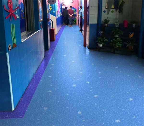 塑胶地板在幼儿园中投入使用！