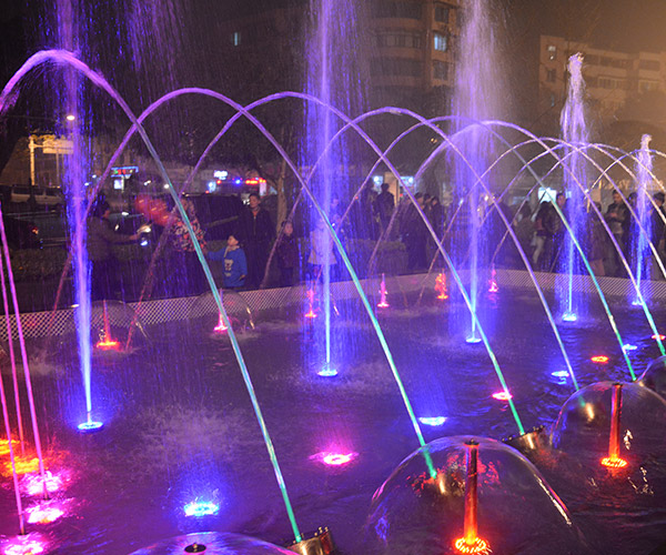 成都喷泉设备用科技的力量打造浪漫的水景艺术