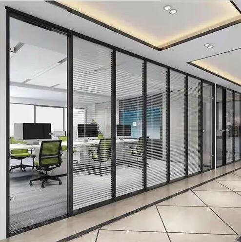 办公空间选用哪款玻璃隔断，让您的办公空间别具风格？