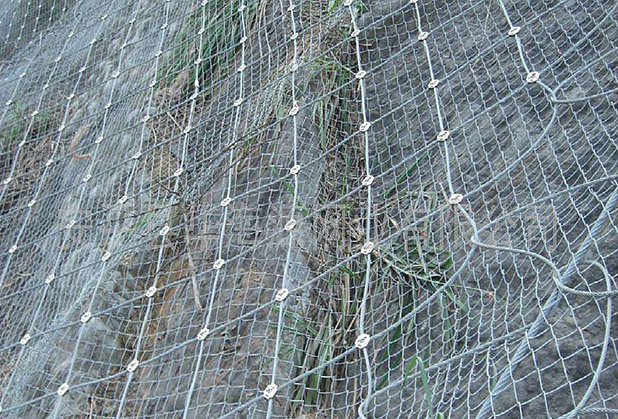 边坡防护网在山体滑坡的主要功能和作用