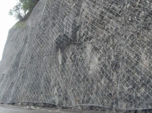 边坡防护网破后如何进行修复
