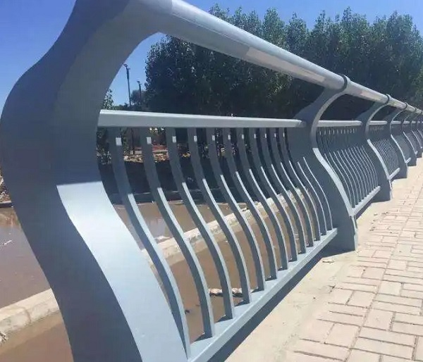 如何划分桥梁护栏的防撞等级？