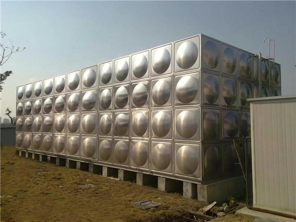 方形不锈钢水箱整体作为生活用水安装展示！