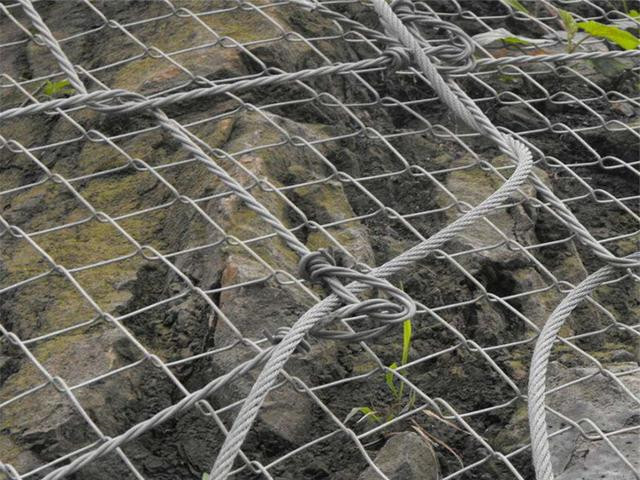 四川边坡防护网损坏时应如何进行维护？