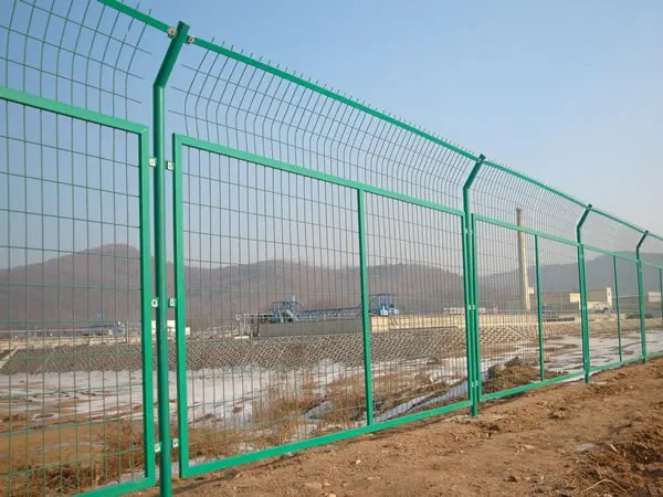 四川护栏网采用浸塑和喷塑有什么区别呢？