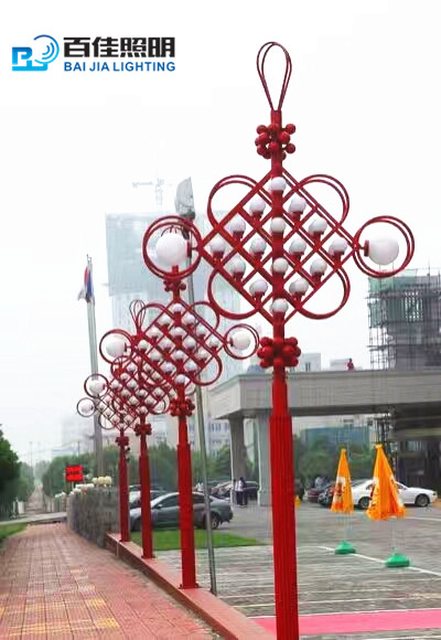 当中国结遇上了红灯笼，路灯不再只是一个“灯”的作用