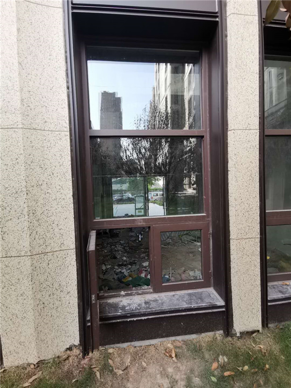 钢质防火窗是指用钢材作框架