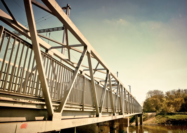 成都钢架桥与梁式桥之间的区别是什么呢