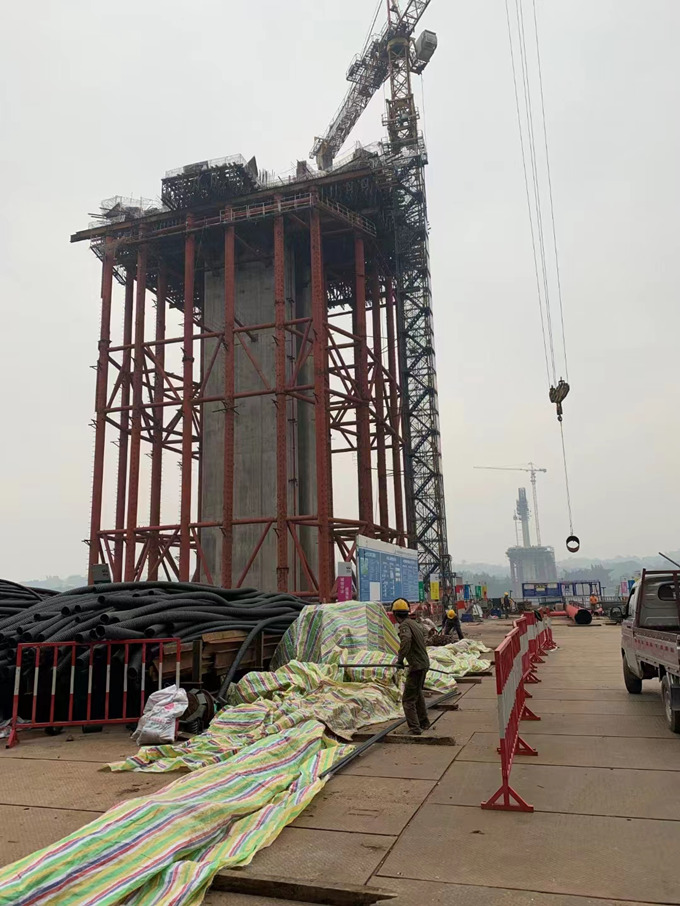 200型成都贝雷片用于现浇支撑：泸州白沙长江大桥工程项目