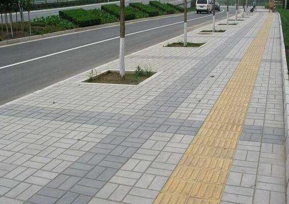 襄阳公园道路面包砖施工后效果图
