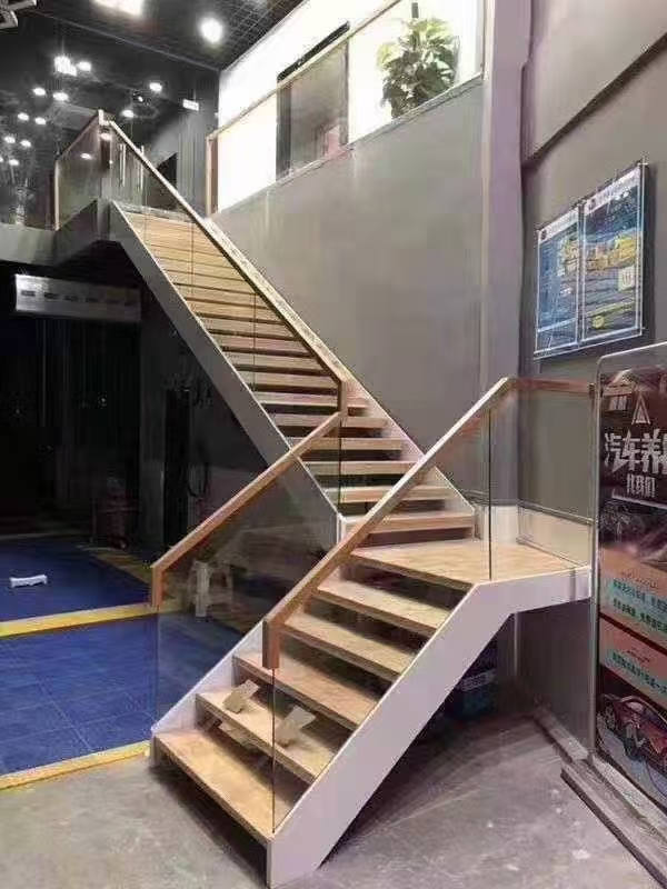 小户型的楼梯设计有什么技巧？