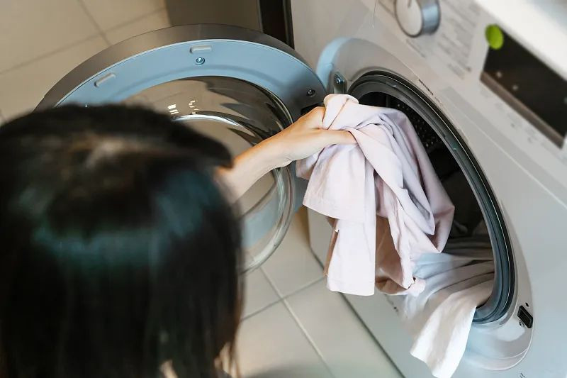 家电维修 | 洗衣机工作时抖动严重？洗着洗着不转了是什么原因？