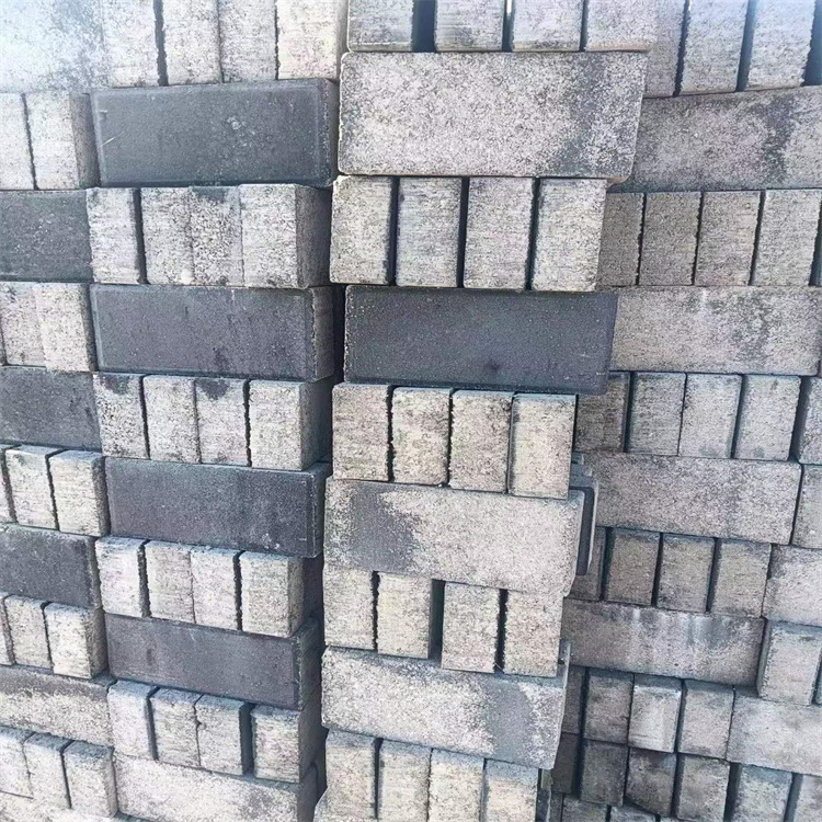 灰色馬路彩磚