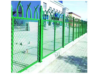 新疆防爬钢板网护栏