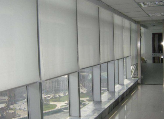 西安办公卷帘设计新潮流：打造时尚办公环境