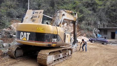 新疆挖掘机维修挖掘机运行中存在的问题