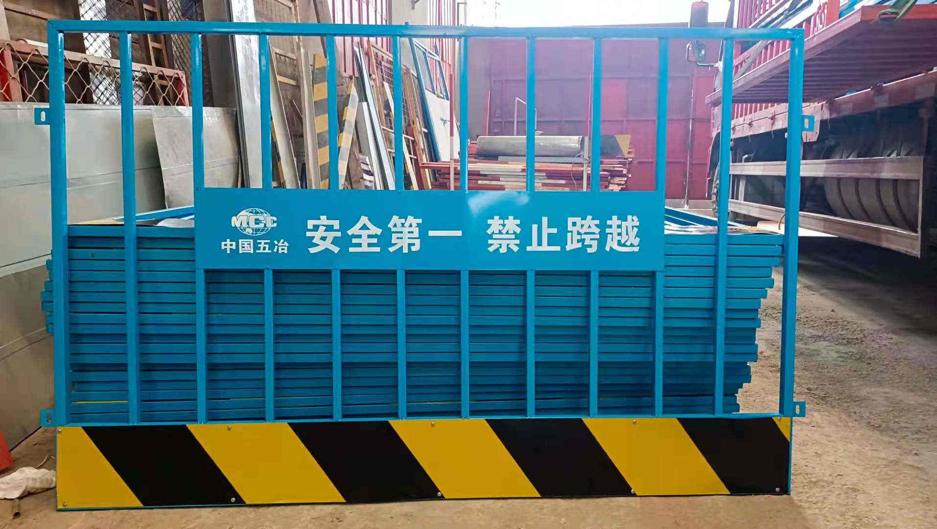 四川施工電梯門廠家