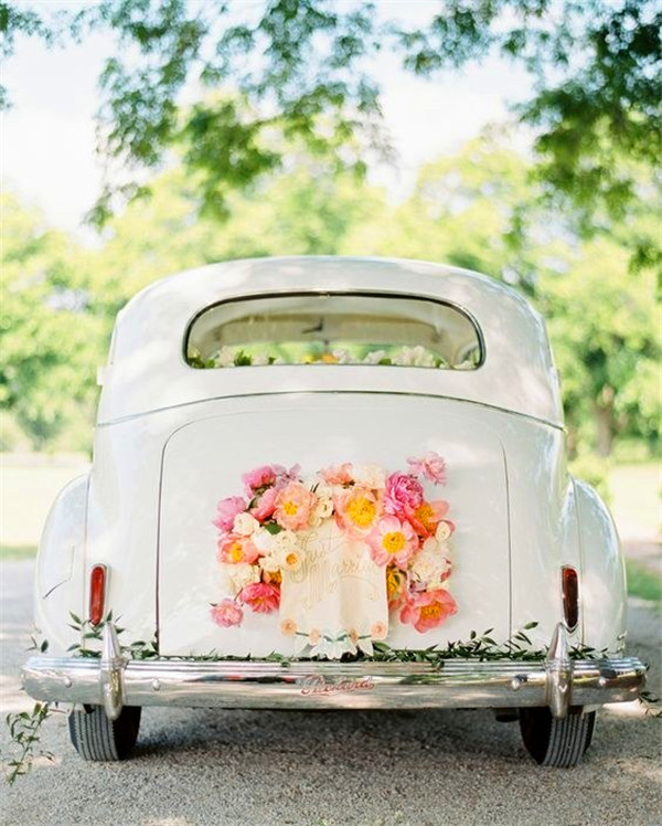 婚车鲜花装饰之主婚车应该如何装扮的小知识分享