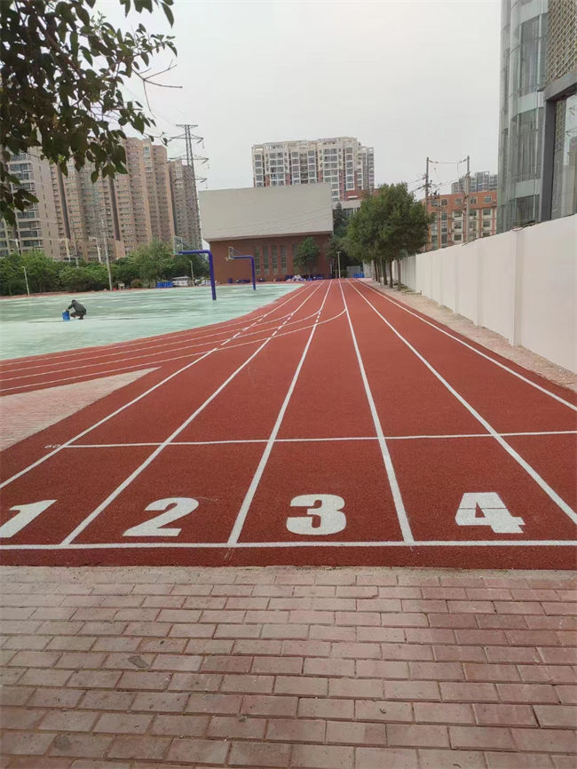 郑州辅读学校    透气型塑胶跑道+硅PU球场