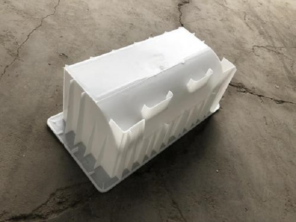 选择什么材质的路沿石模具比较可靠