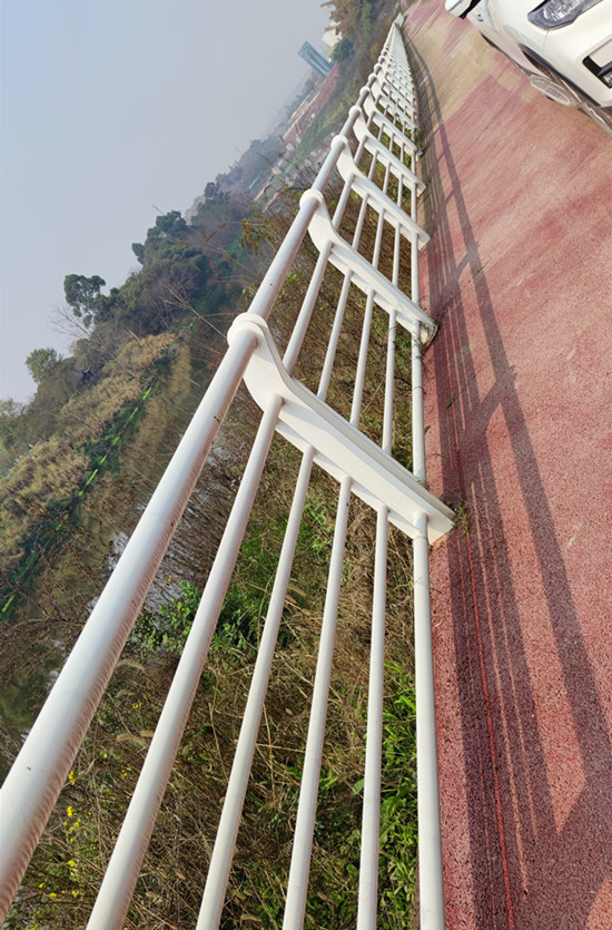 自贡沿河公路项目  钢结构栏杆工程